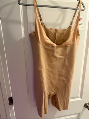 NWT Chantelle Women’s Nude shape wear Bodysuit with Adjustable Straps XXL